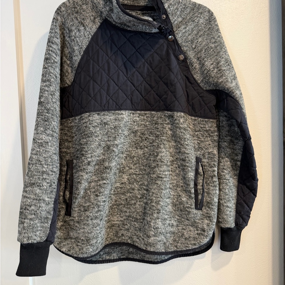 Abercrombie & Fitch Black and Gray Quilted Jacket